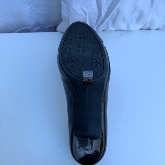 Naturalizer high heel pump. - Picture 3 of 6